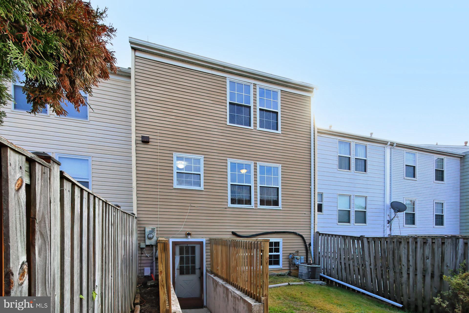 7406 Aspenpark Road Lorton, VA 22079 - Photo 29 of 33 Spacious, sunny fenced rear yard