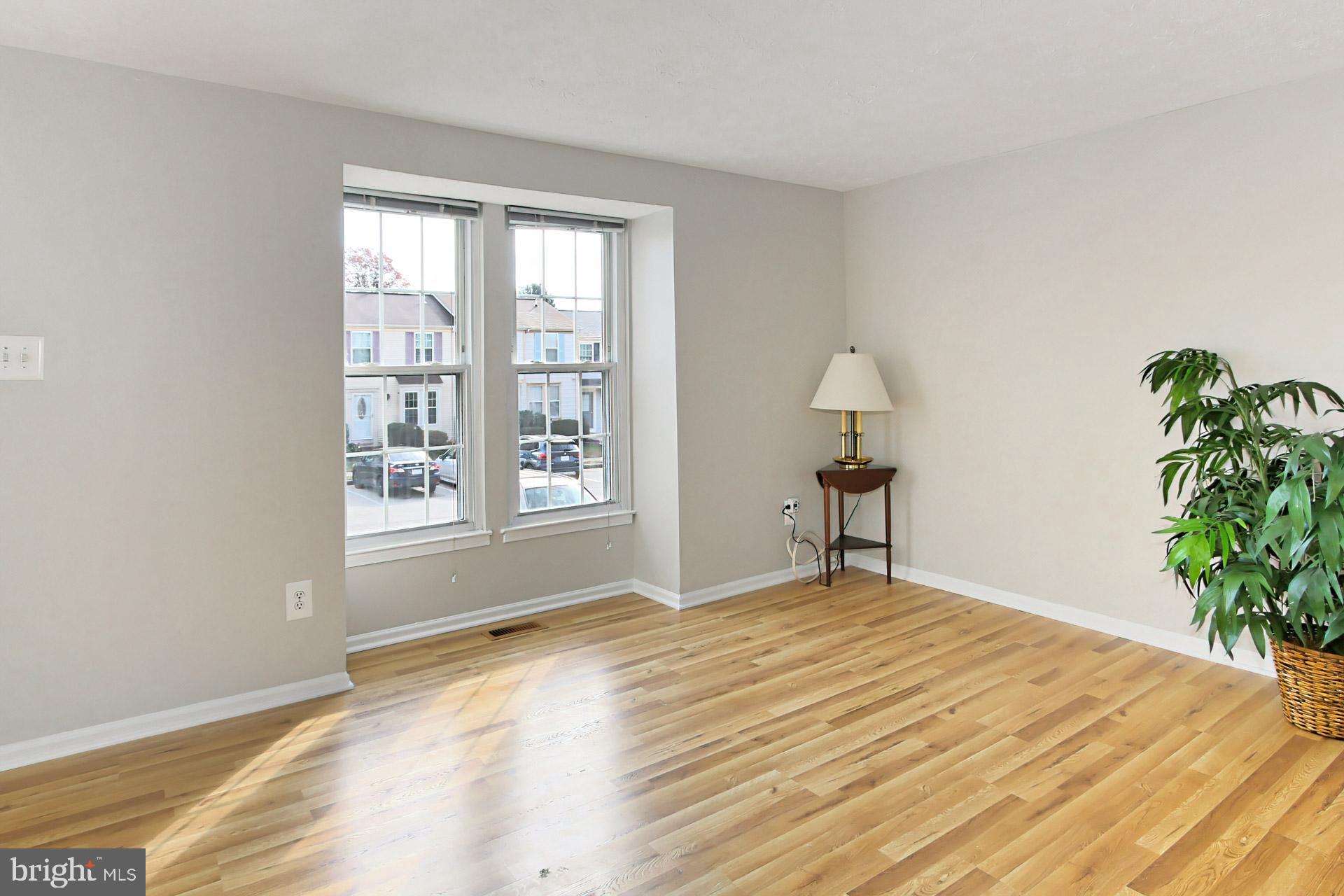7406 Aspenpark Road Lorton, VA 22079 - Photo 5 of 33 Every level offers lots of light