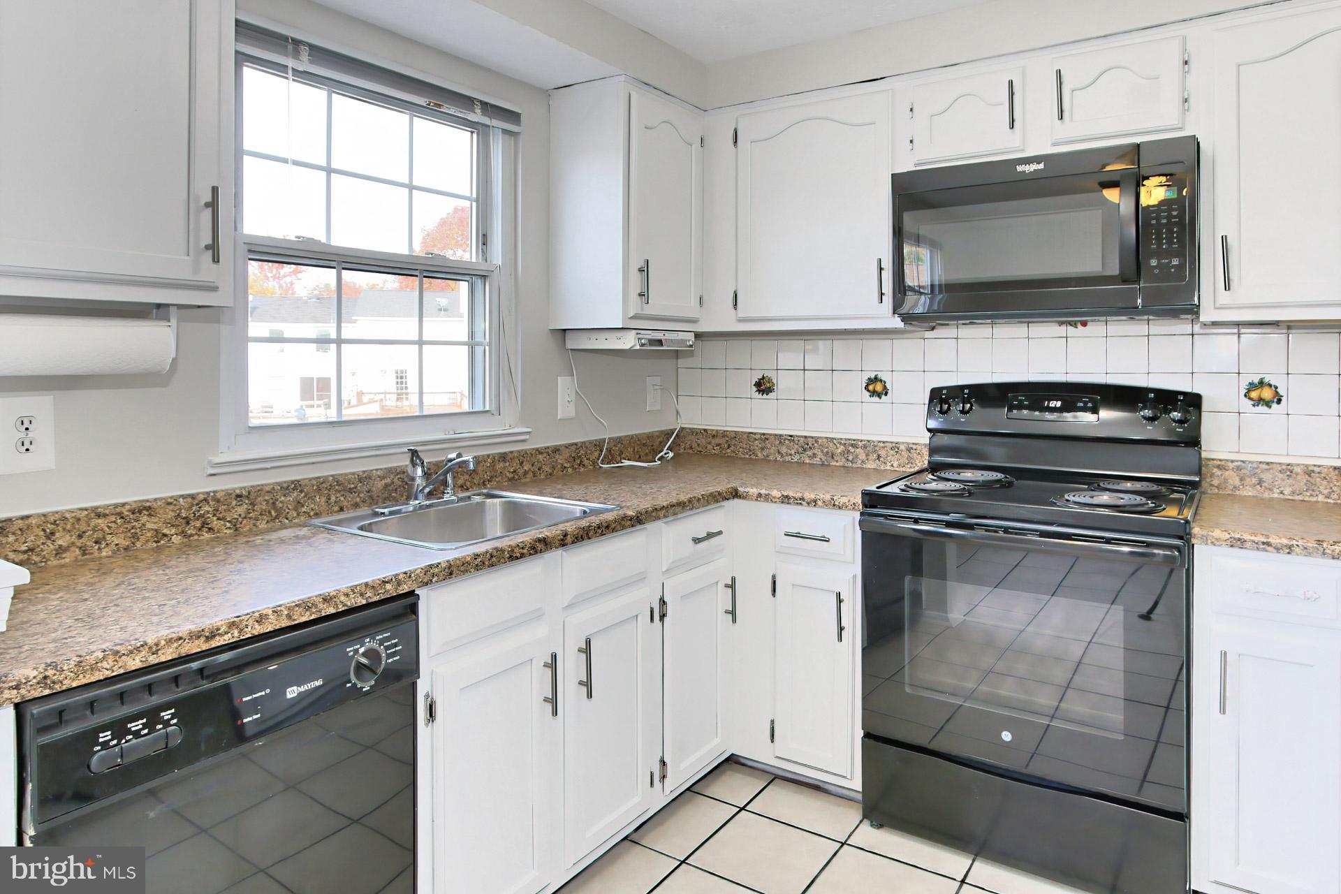 7406 Aspenpark Road Lorton, VA 22079 - Photo 7 of 33 Newer appliance & granite countertops