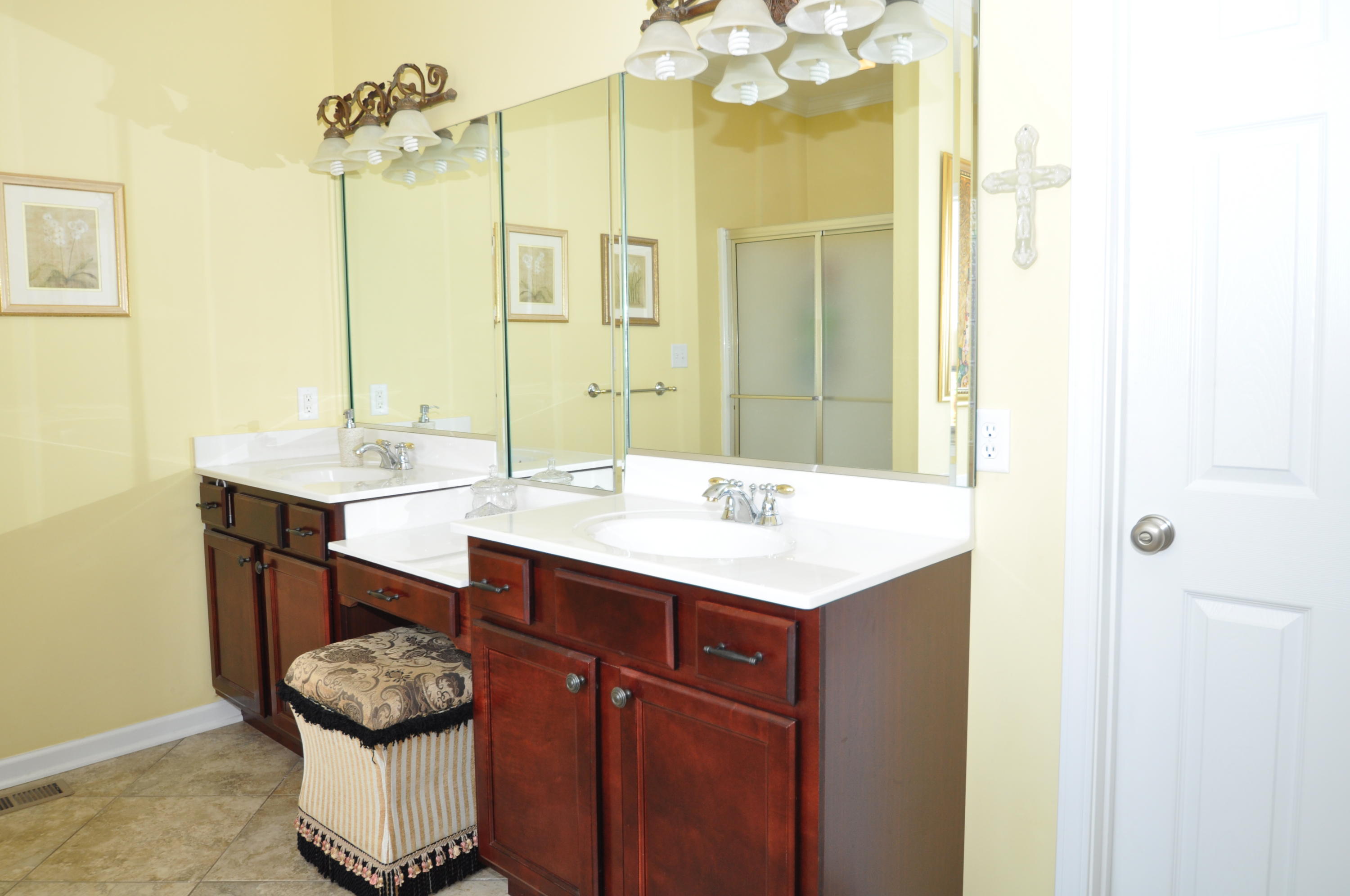 12717 Clear Ridge Road Knoxville, TN 37922 - Photo 19 of 40 Master Bathroom