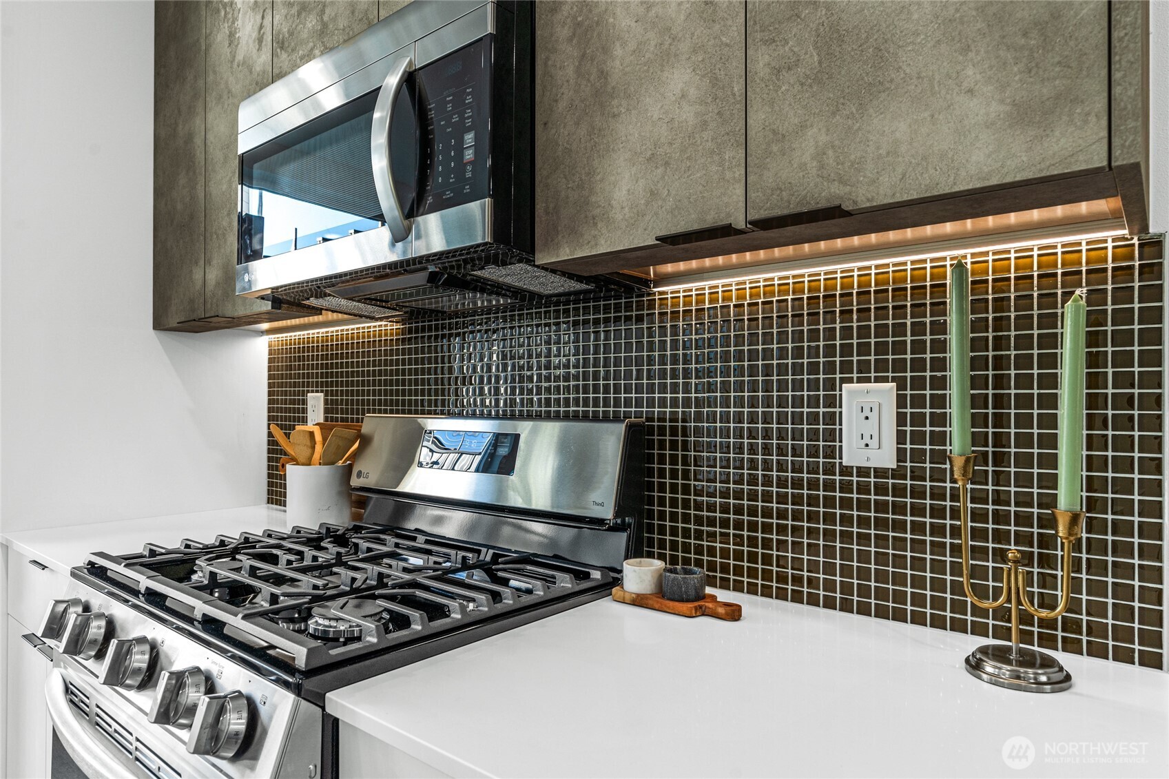 3510 Northeast 125th Street, Unit F Seattle, WA 98125 - Photo 15 of 24 a stove top oven sitting inside of a kitchen