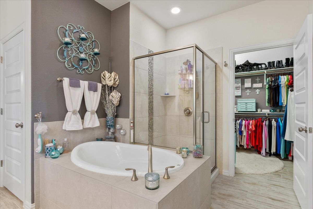 8721 Sikes Way Austin, TX 78747 - Photo 21 of 37 a bath tub sitting next to a bathroom