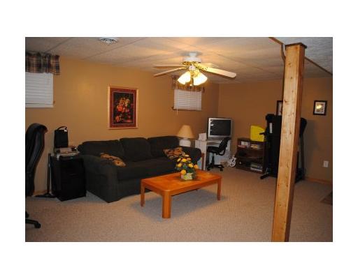 99 McChain Road Finleyville, PA 15332 - Photo 7 of 18 Den/Family/Great Room.