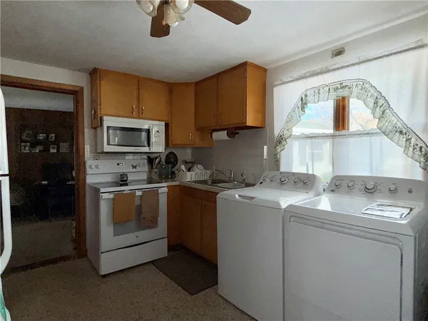 $1,450 | 157 Jillson Avenue, Unit B, Woonsocket, RI 02895