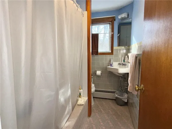 $1,450 | 157 Jillson Avenue, Unit B, Woonsocket, RI 02895