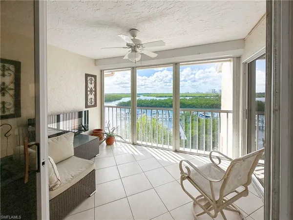 $475,000 | 300 Horse Creek Drive, Unit 503, Naples, FL 34110