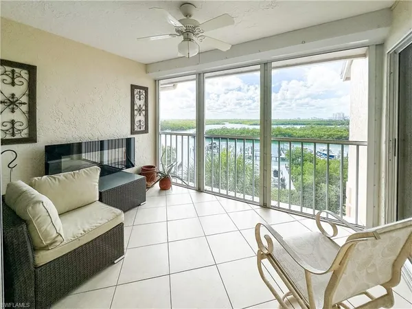 $475,000 | 300 Horse Creek Drive, Unit 503, Naples, FL 34110