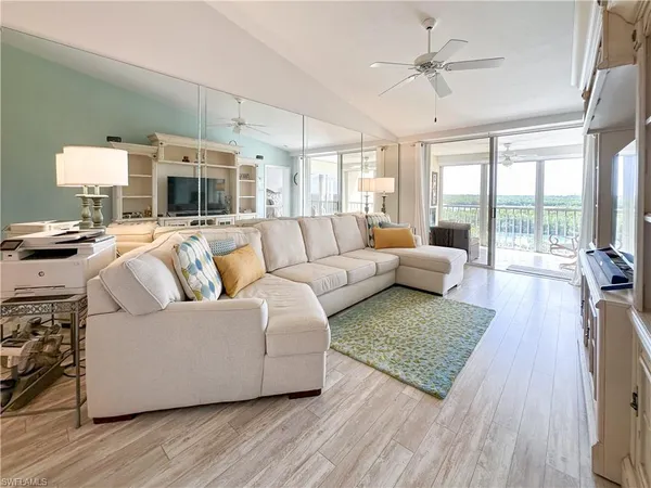 $475,000 | 300 Horse Creek Drive, Unit 503, Naples, FL 34110