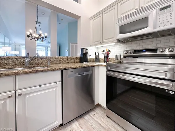 $475,000 | 300 Horse Creek Drive, Unit 503, Naples, FL 34110