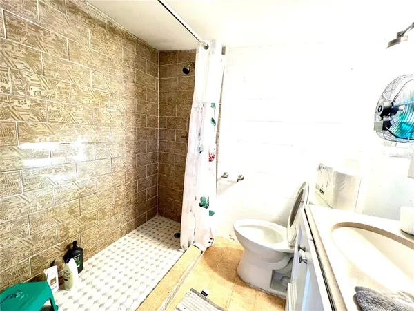 $2,500 | 5009 Deauville Drive, Orlando, FL 32808