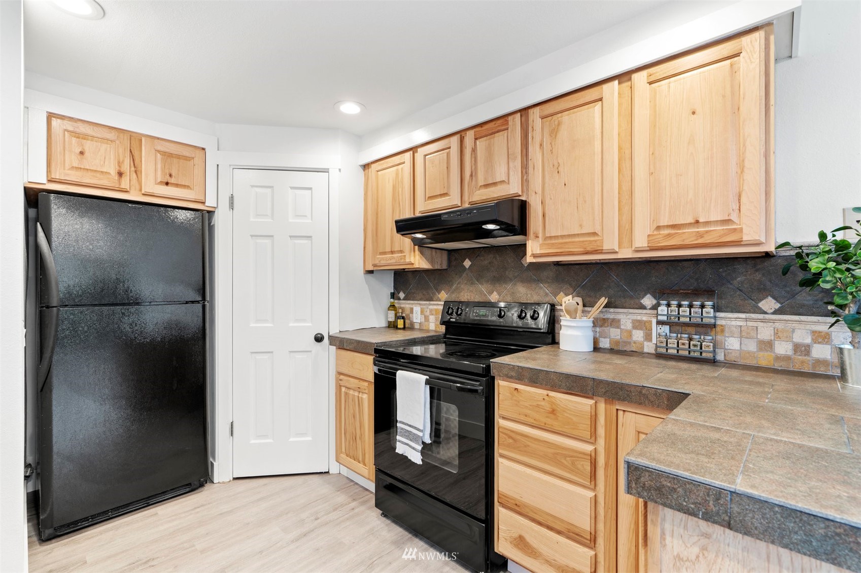 7814 196th Street Southwest, Unit C4 Edmonds, WA 98026 - Photo 9 of 21 Gallery Image 9