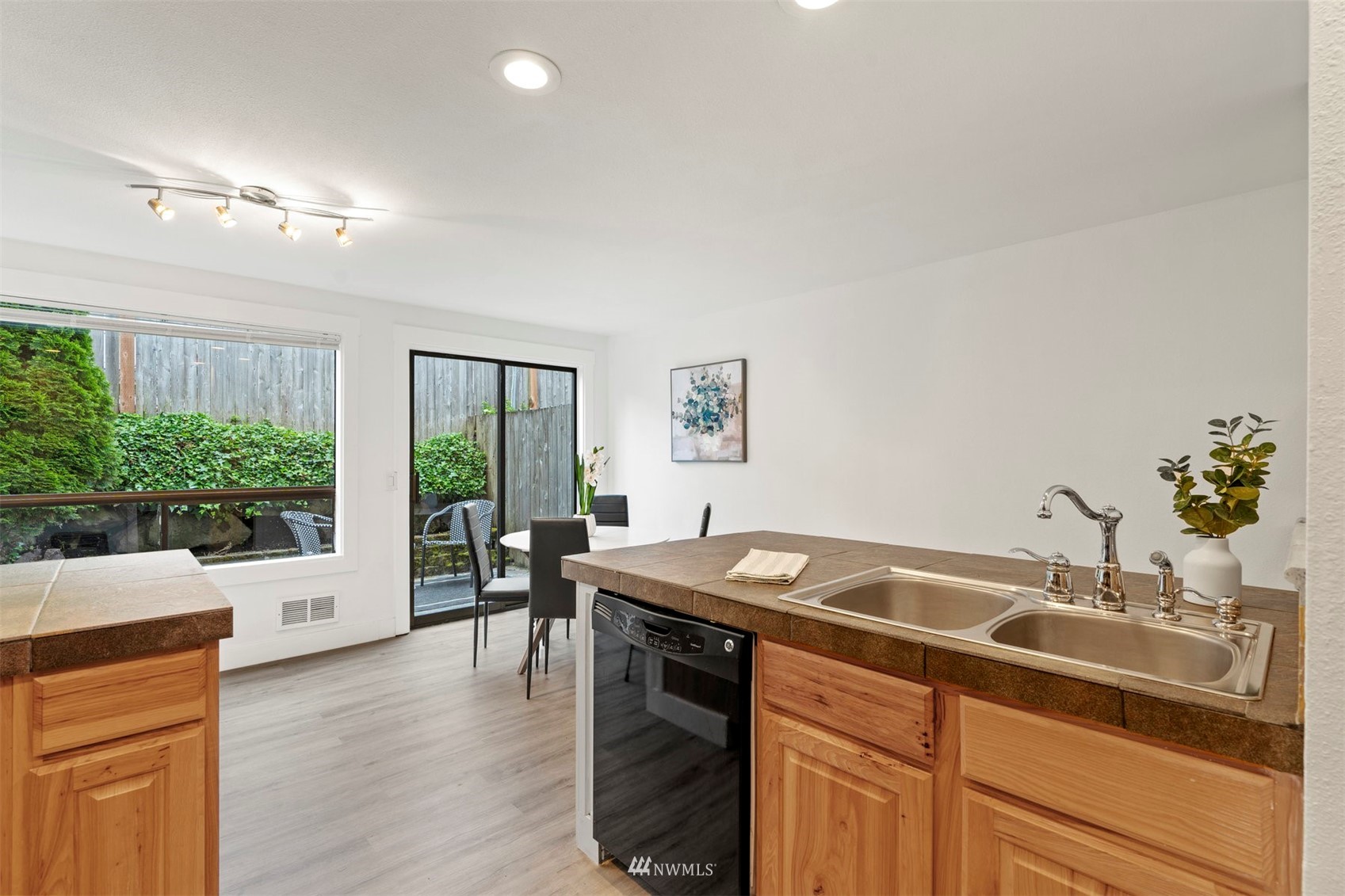 7814 196th Street Southwest, Unit C4 Edmonds, WA 98026 - Photo 10 of 21 Gallery Image 10