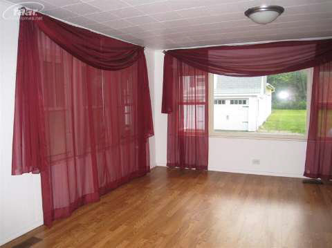 5663 Davison Road Lapeer, MI 48446 - Photo 11 of 43 20220812-10.JPG