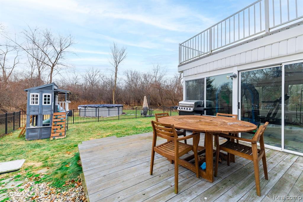 18057 Meridian Road Grosse Ile, MI 48138 - Photo 45 of 64 Gallery Image 45