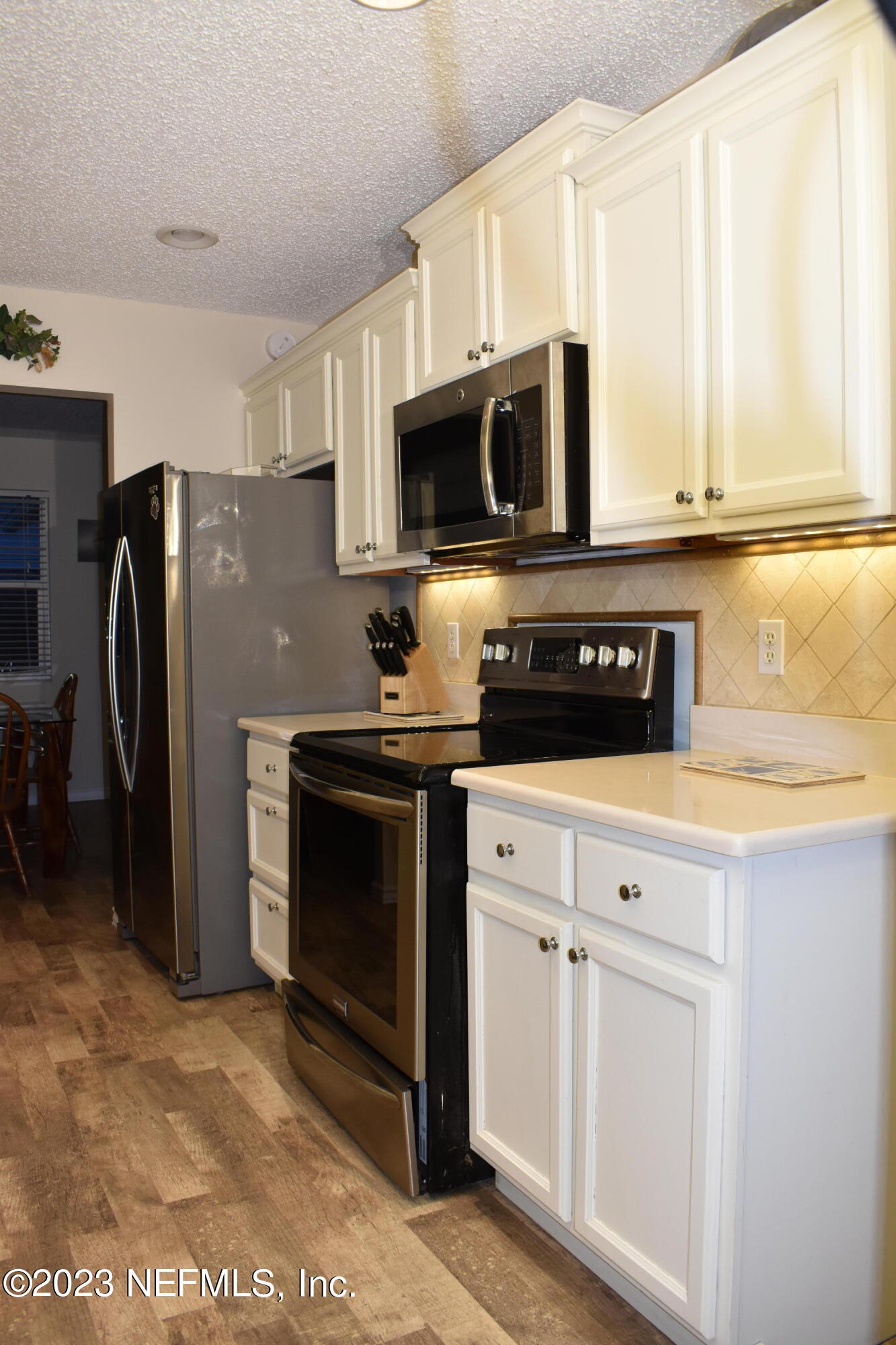10377 Autumn Valley Road Jacksonville, FL 32257 - Photo 14 of 41 Beautiful White Kitchen