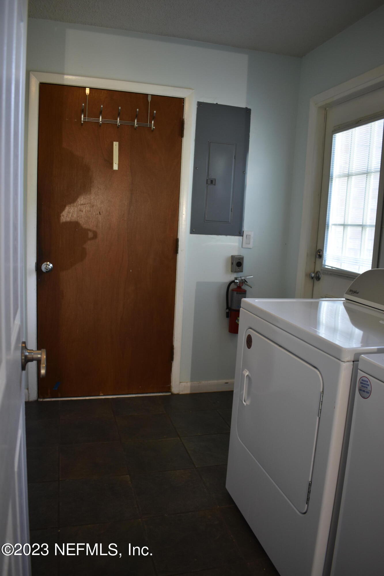 10377 Autumn Valley Road Jacksonville, FL 32257 - Photo 17 of 41 Laundry Room