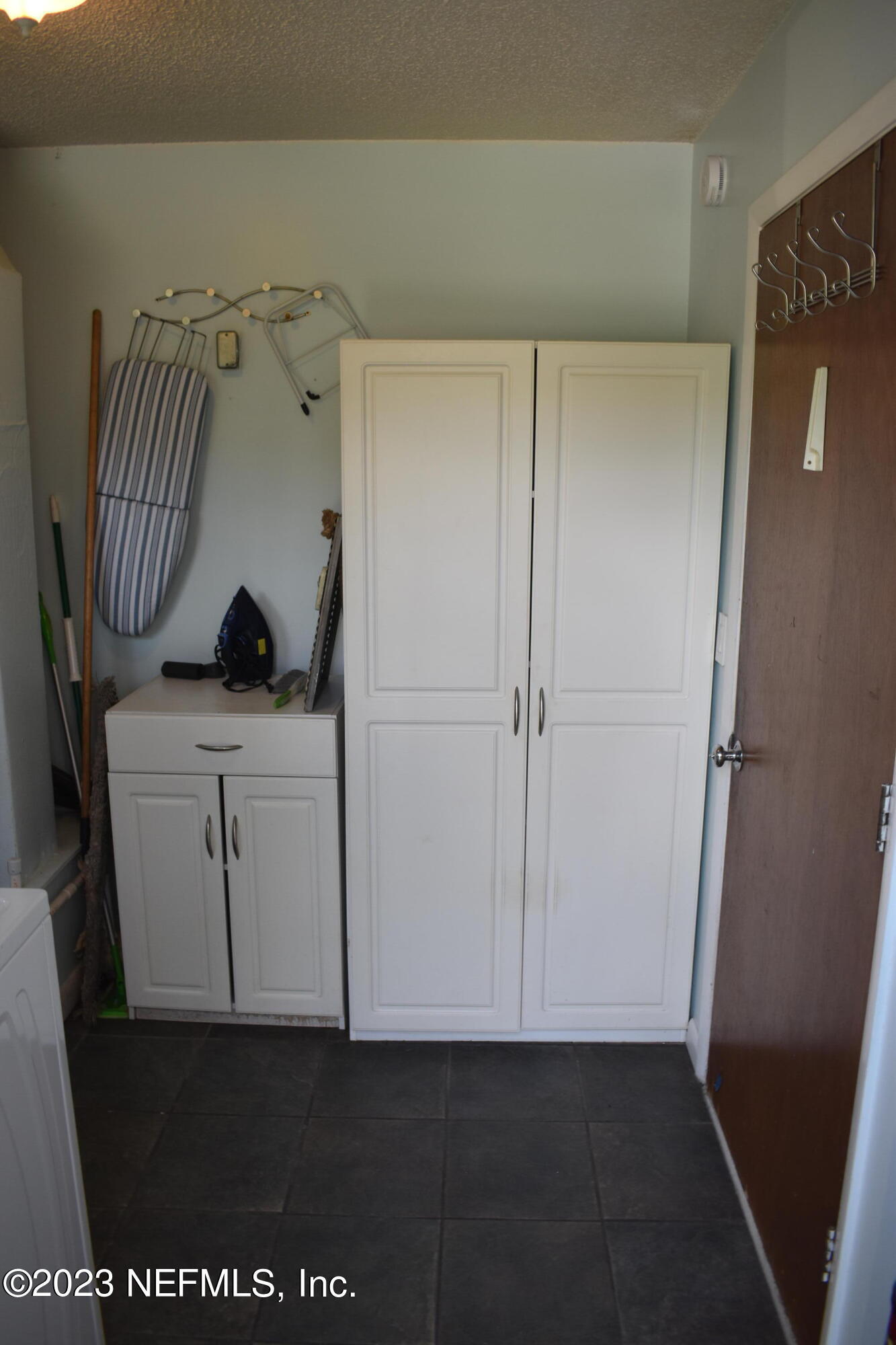 10377 Autumn Valley Road Jacksonville, FL 32257 - Photo 18 of 41 Garage Access - Laundry Room