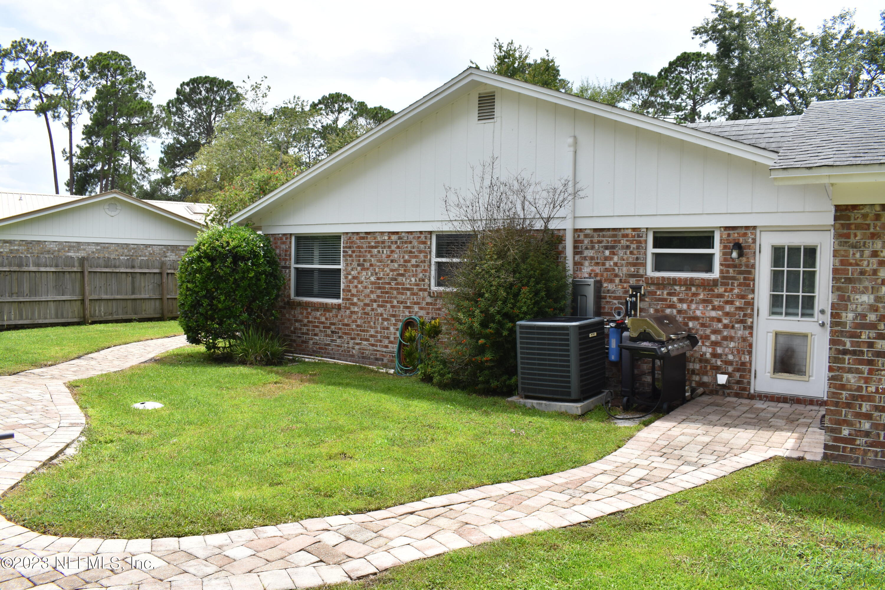 10377 Autumn Valley Road Jacksonville, FL 32257 - Photo 5 of 41 Pavers Everywhere