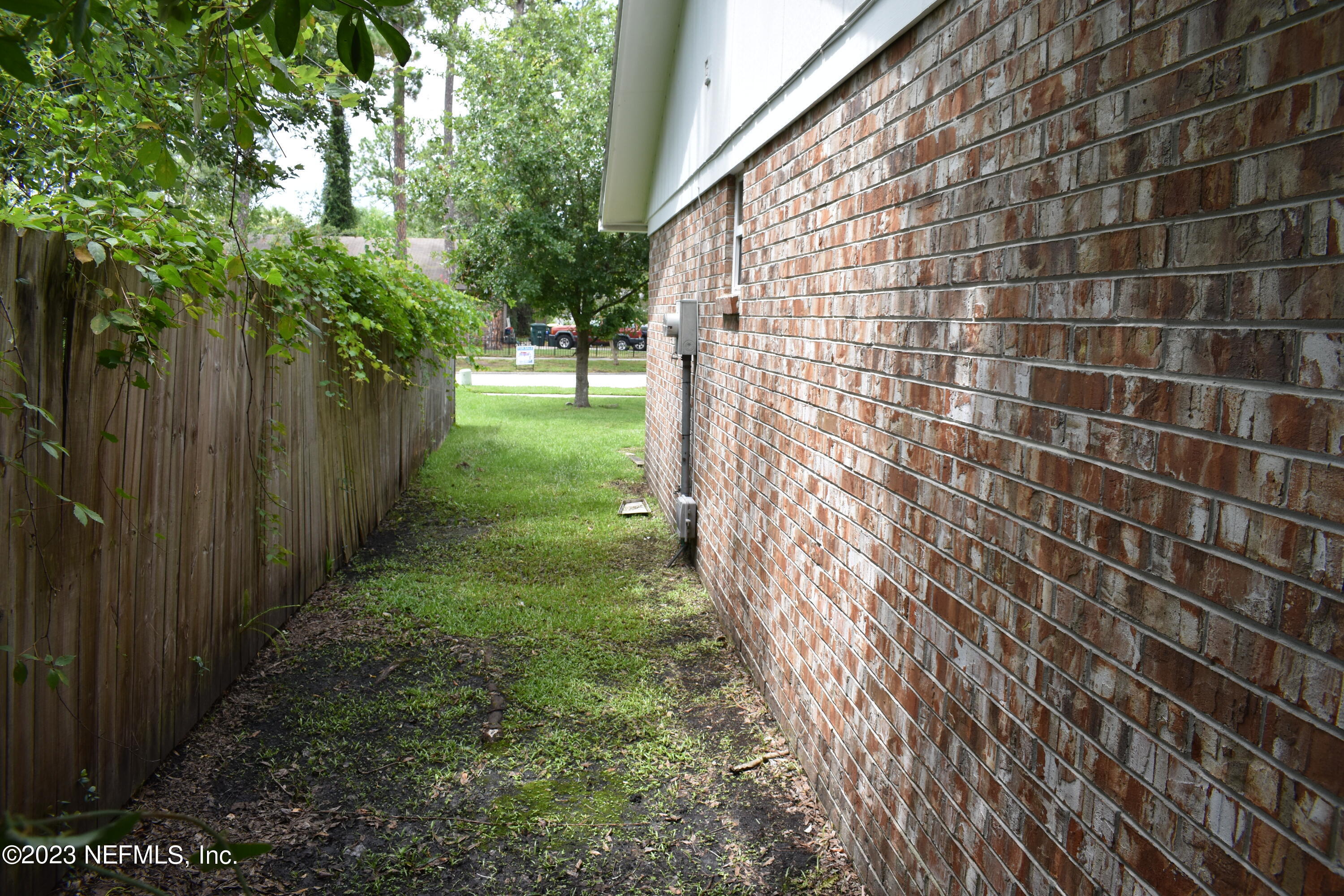 10377 Autumn Valley Road Jacksonville, FL 32257 - Photo 9 of 41 Privacy Fencing - Next Lot