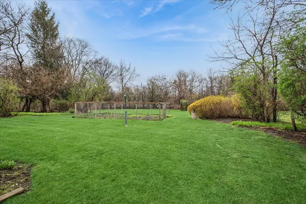 $775,000 | 609 Forest Edge Lane, Des Plaines, IL 60016