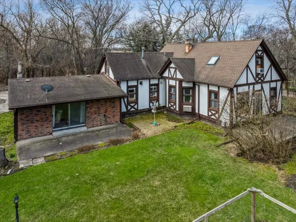 $775,000 | 609 Forest Edge Lane, Des Plaines, IL 60016