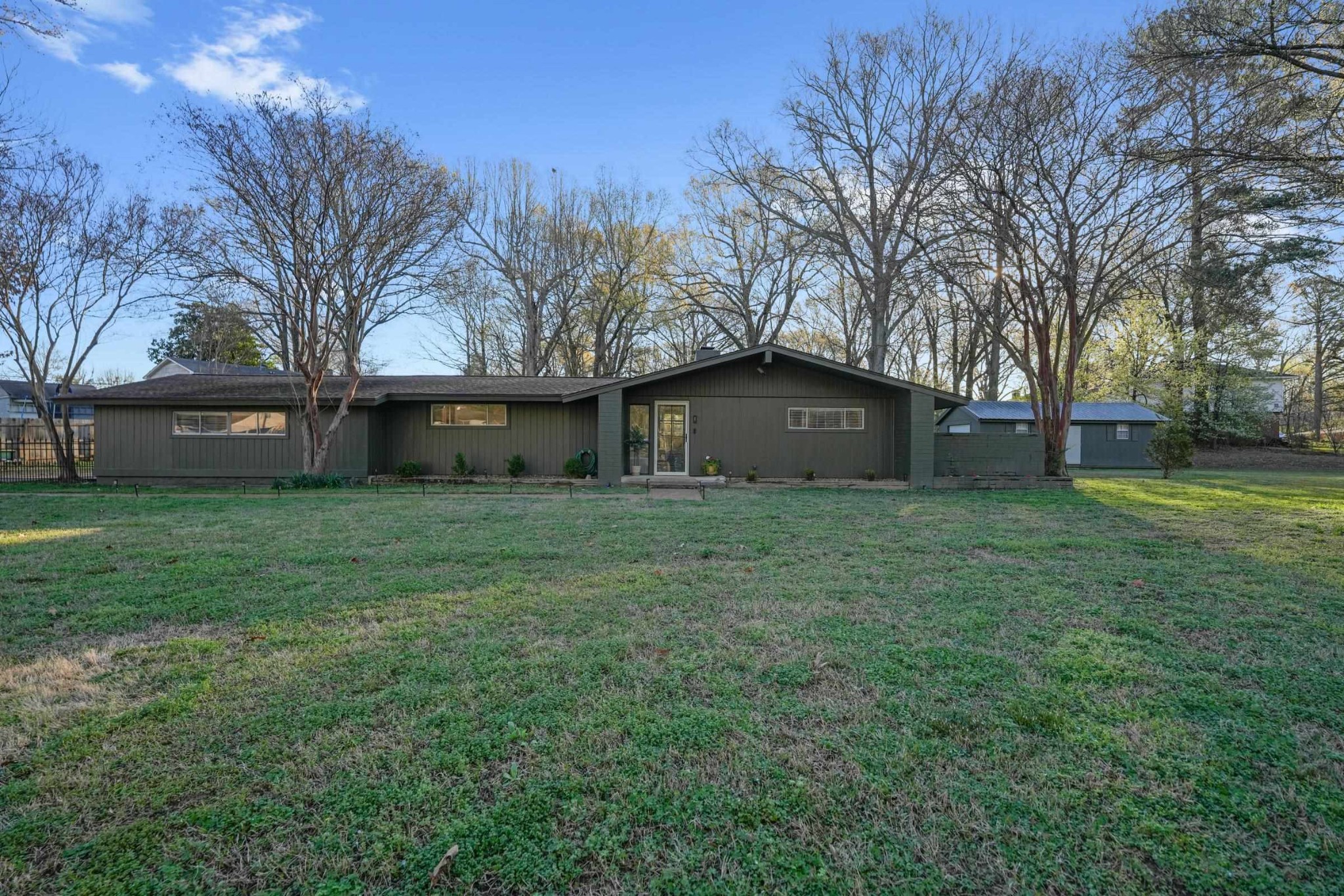 2578 Elmore Park Road Memphis, TN 38134 - Photo 2 of 34