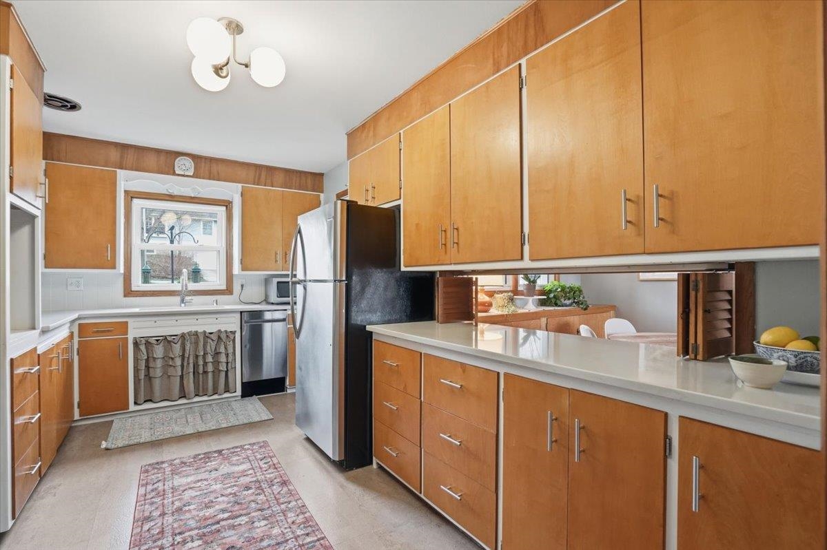 102 West Lakeview Avenue Madison, WI 53716 - Photo 14 of 60