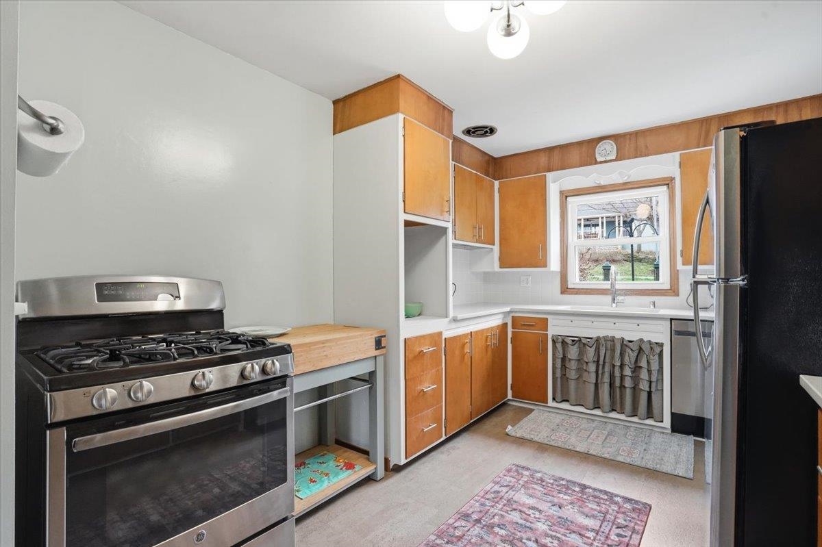 102 West Lakeview Avenue Madison, WI 53716 - Photo 17 of 60