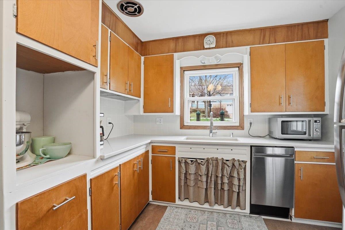 102 West Lakeview Avenue Madison, WI 53716 - Photo 18 of 60
