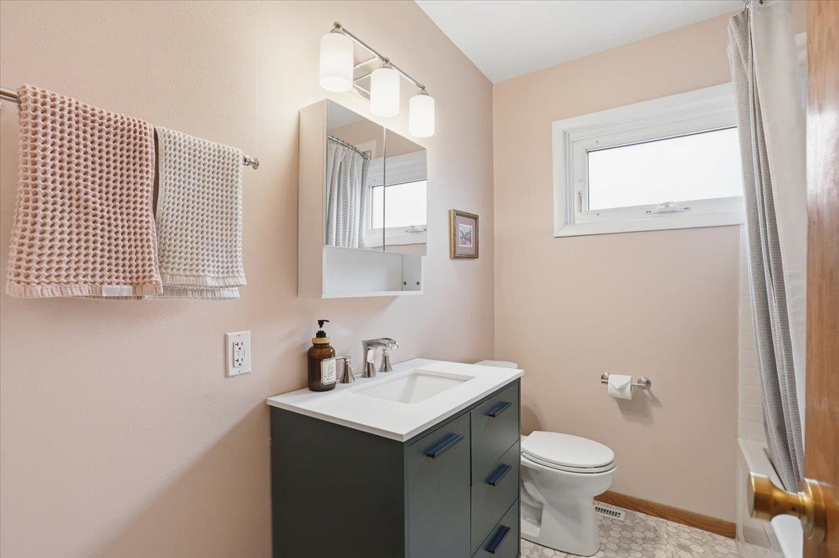 102 West Lakeview Avenue Madison, WI 53716 - Photo 25 of 60