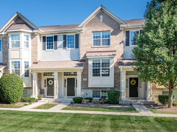 $2,800 | 2875 Henley Lane, Naperville, IL 60540
