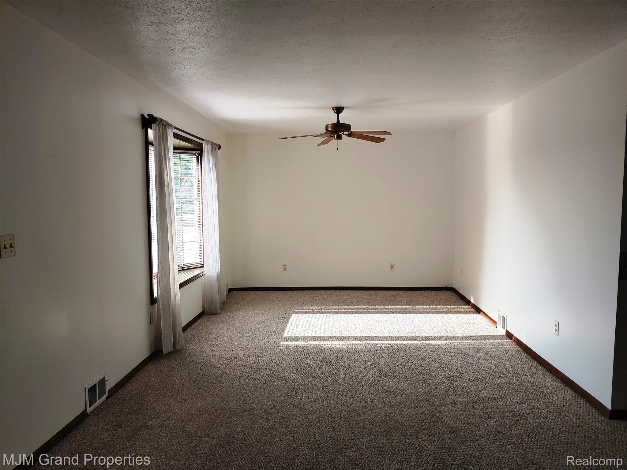 23221 Waltz Road New Boston, MI 48164 - Photo 8 of 37 Living Room Pic 2.jpg