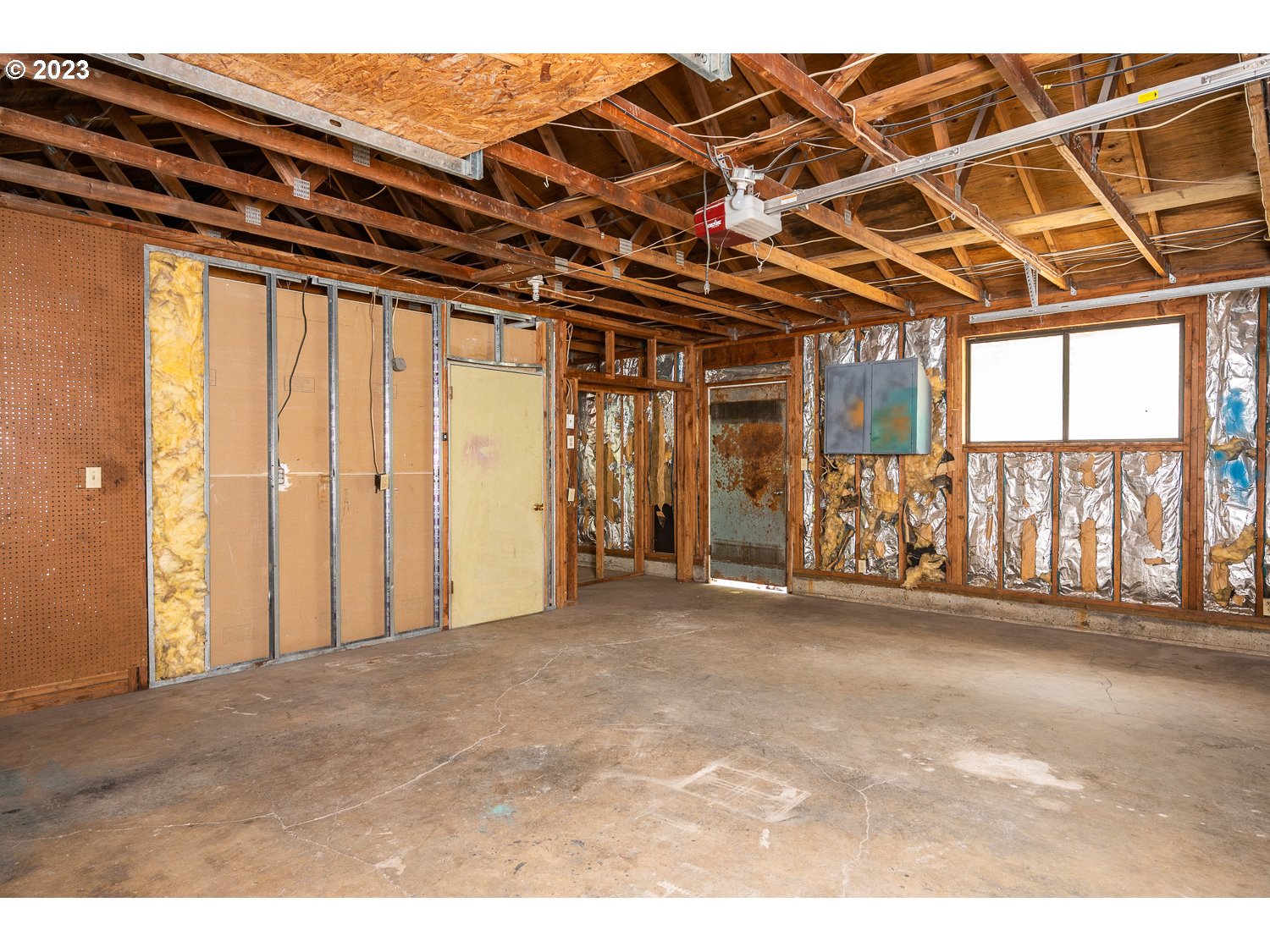 59191 Southeast Chalet Place Sandy, OR 97055 - Photo 19 of 25 a view of an empty room