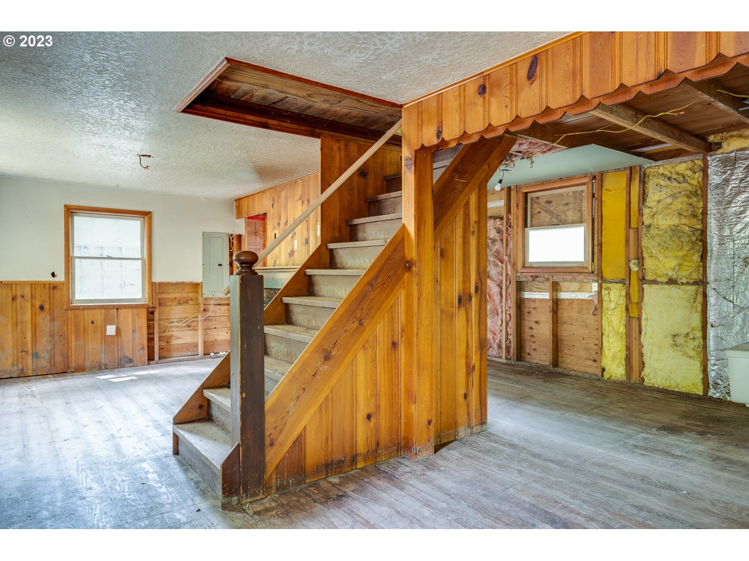 59191 Southeast Chalet Place Sandy, OR 97055 - Photo 4 of 25 a view of entryway and hall with wooden floor