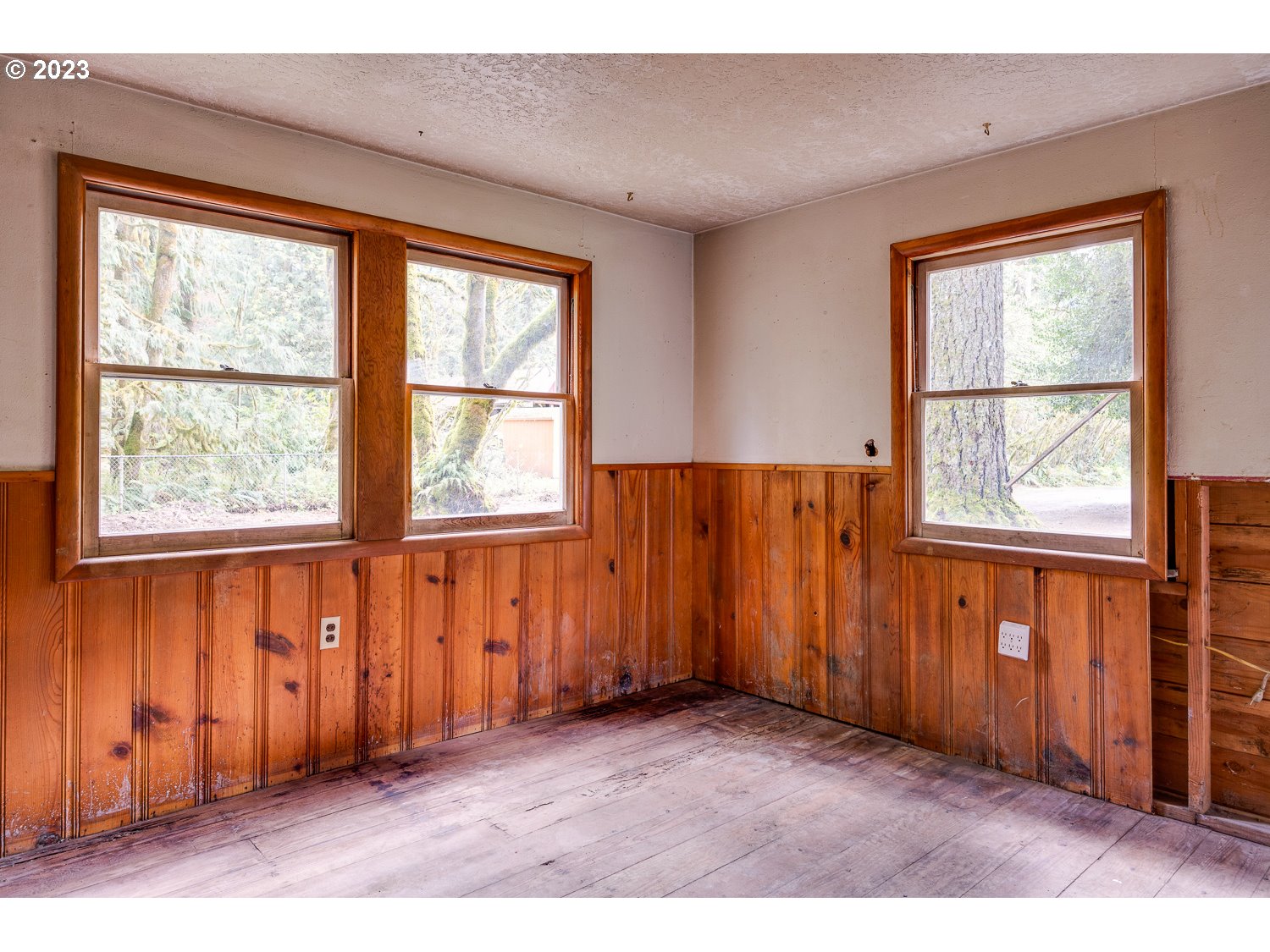 59191 Southeast Chalet Place Sandy, OR 97055 - Photo 7 of 25 an empty room with windows