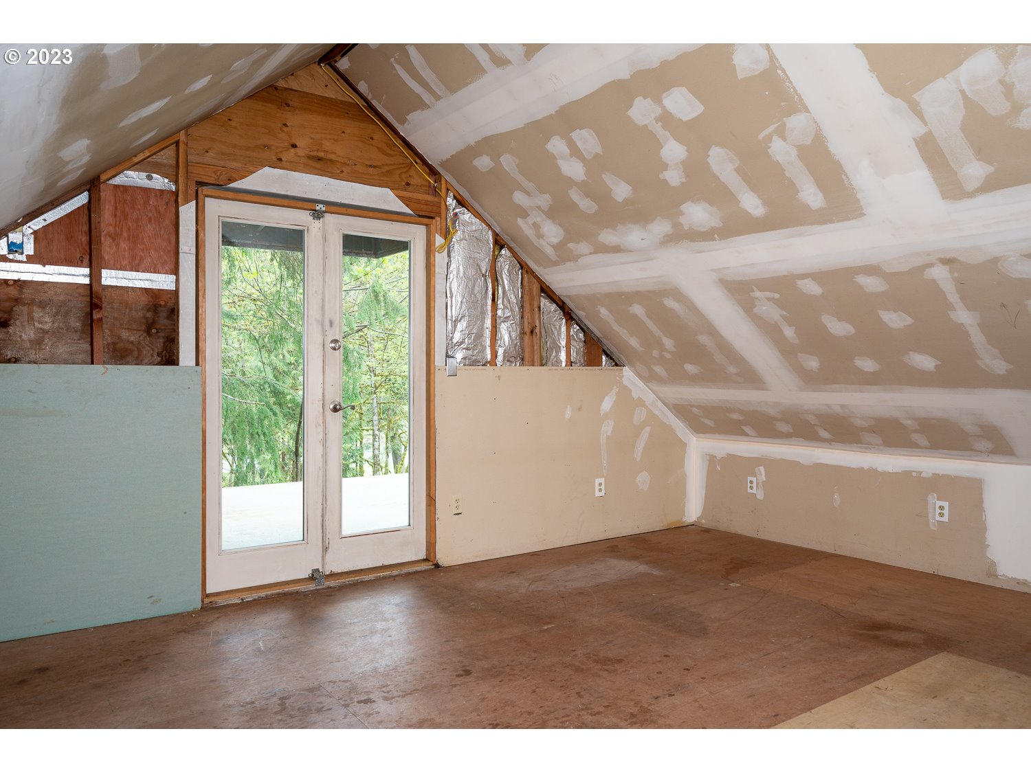 59191 Southeast Chalet Place Sandy, OR 97055 - Photo 10 of 25 a view of empty room with floor to ceiling windows