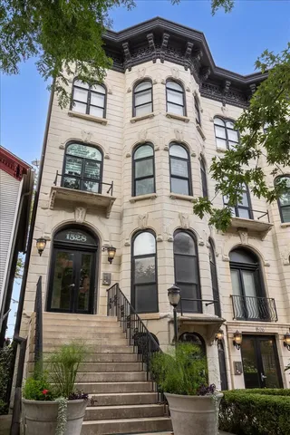 $585,000 | 1528 West Monroe Street, Unit 200, Chicago, IL 60607