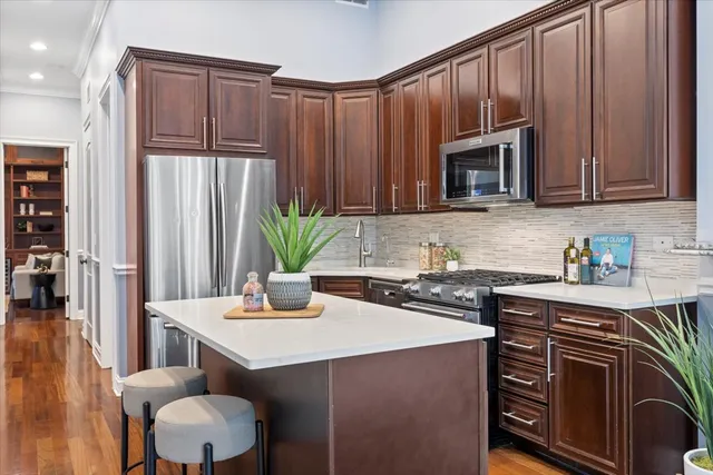 $585,000 | 1528 West Monroe Street, Unit 200, Chicago, IL 60607