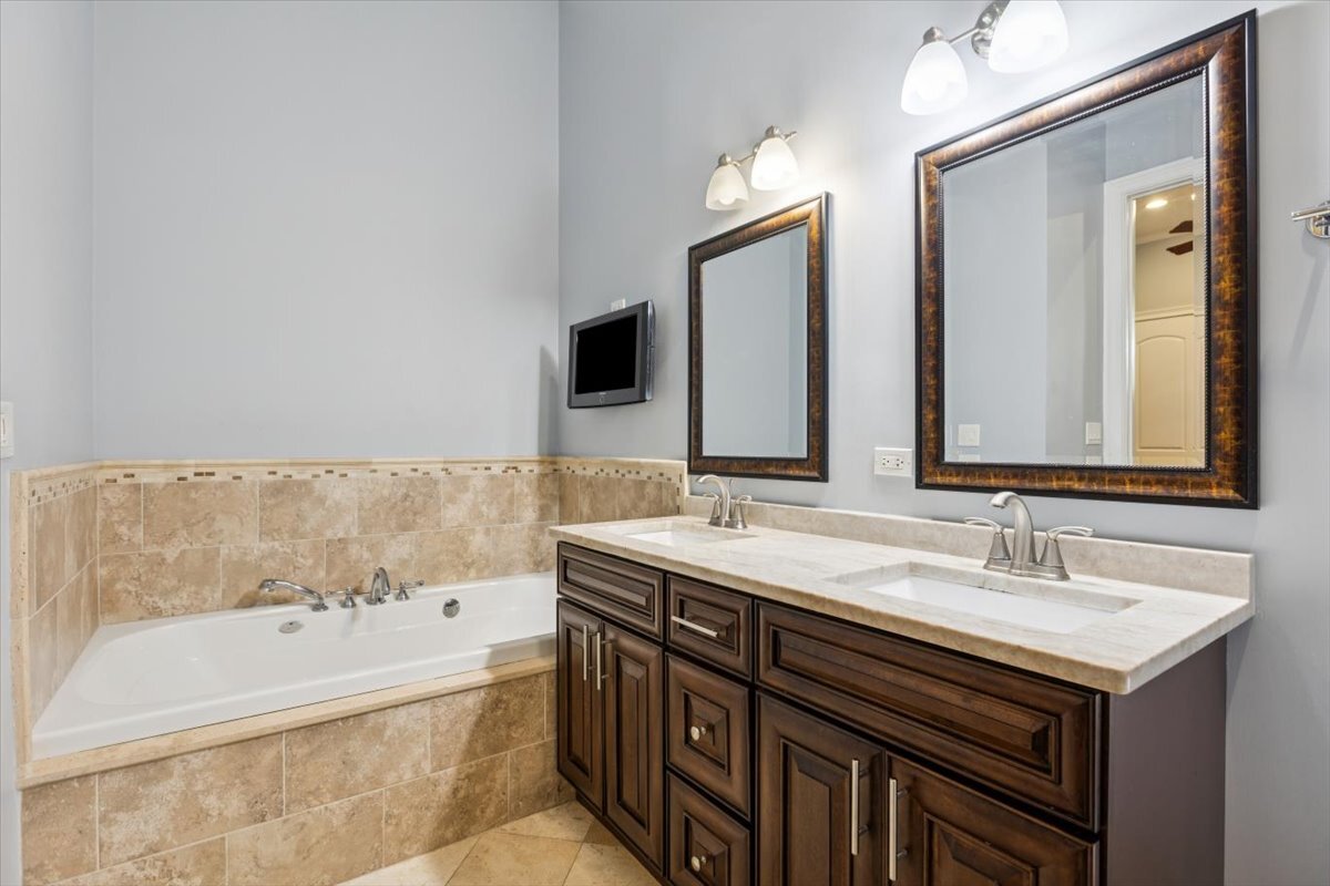 1528 West Monroe Street, Unit 200 Chicago, IL 60607 - Photo 19 of 26