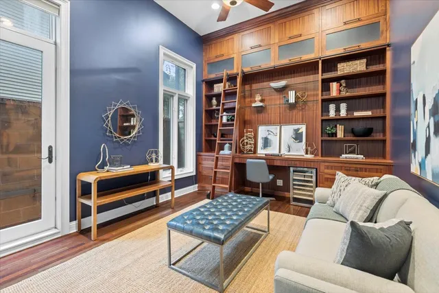 $585,000 | 1528 West Monroe Street, Unit 200, Chicago, IL 60607