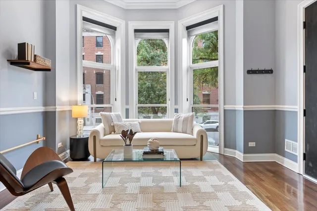 $585,000 | 1528 West Monroe Street, Unit 200, Chicago, IL 60607