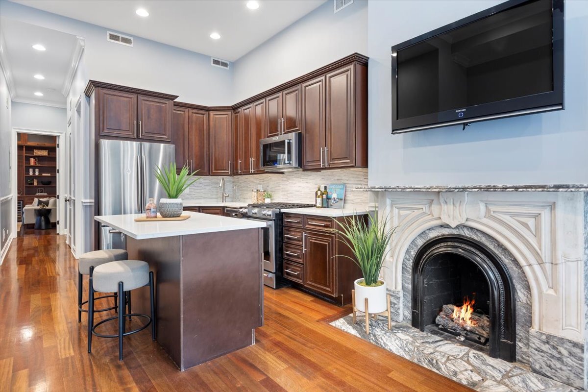 1528 West Monroe Street, Unit 200 Chicago, IL 60607 - Photo 9 of 26