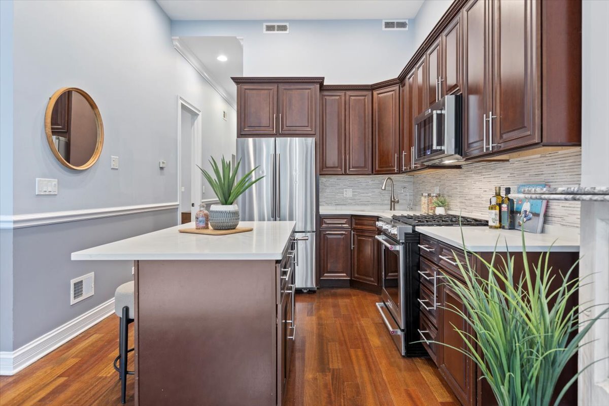 1528 West Monroe Street, Unit 200 Chicago, IL 60607 - Photo 10 of 26