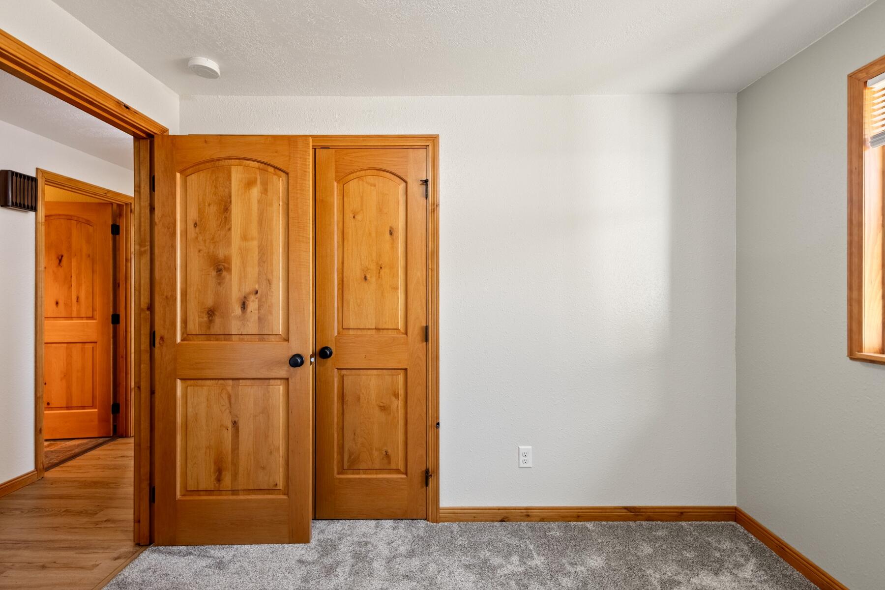 19800 Connarn Road Bend, OR 97703 - Photo 19 of 50 Bedroom