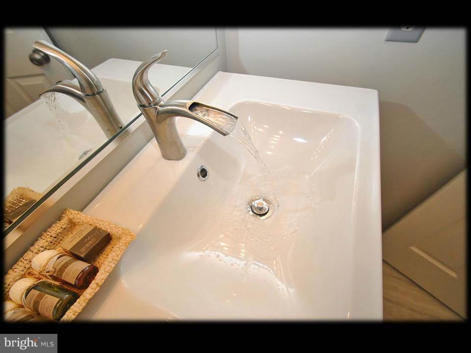 3738 Foxford Stream Road Baltimore, MD 21236 - Photo 18 of 25 UPPER LEVEL HALL BATH