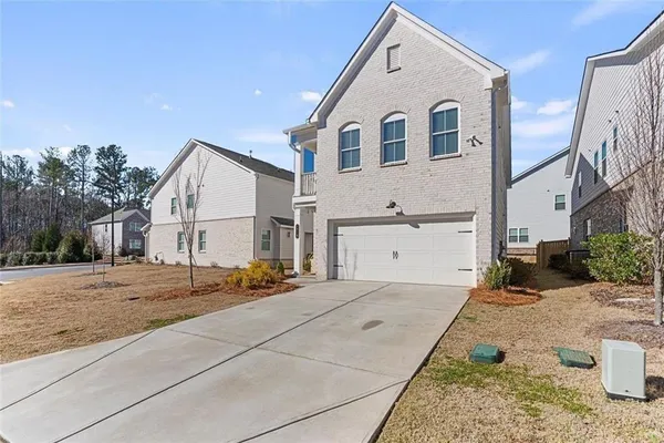 a view of a house with a yard