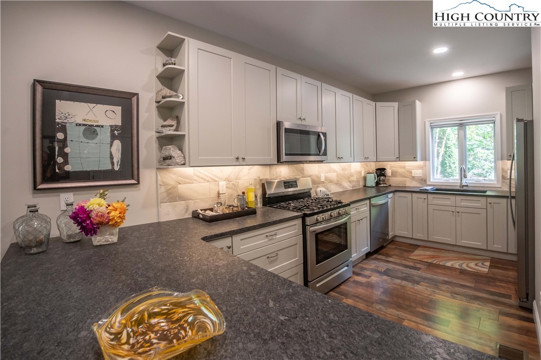 164 LINDALE Ridge, Unit 4 Boone, NC 28607 - Photo 4 of 28 Gallery Image 4