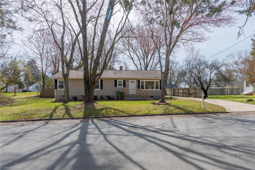 3819 Rolling Road High Point, NC 27265 - Photo 3 of 42