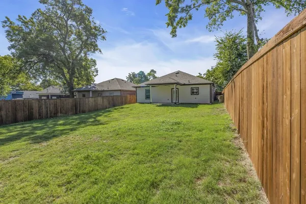a view of a back yard of the house