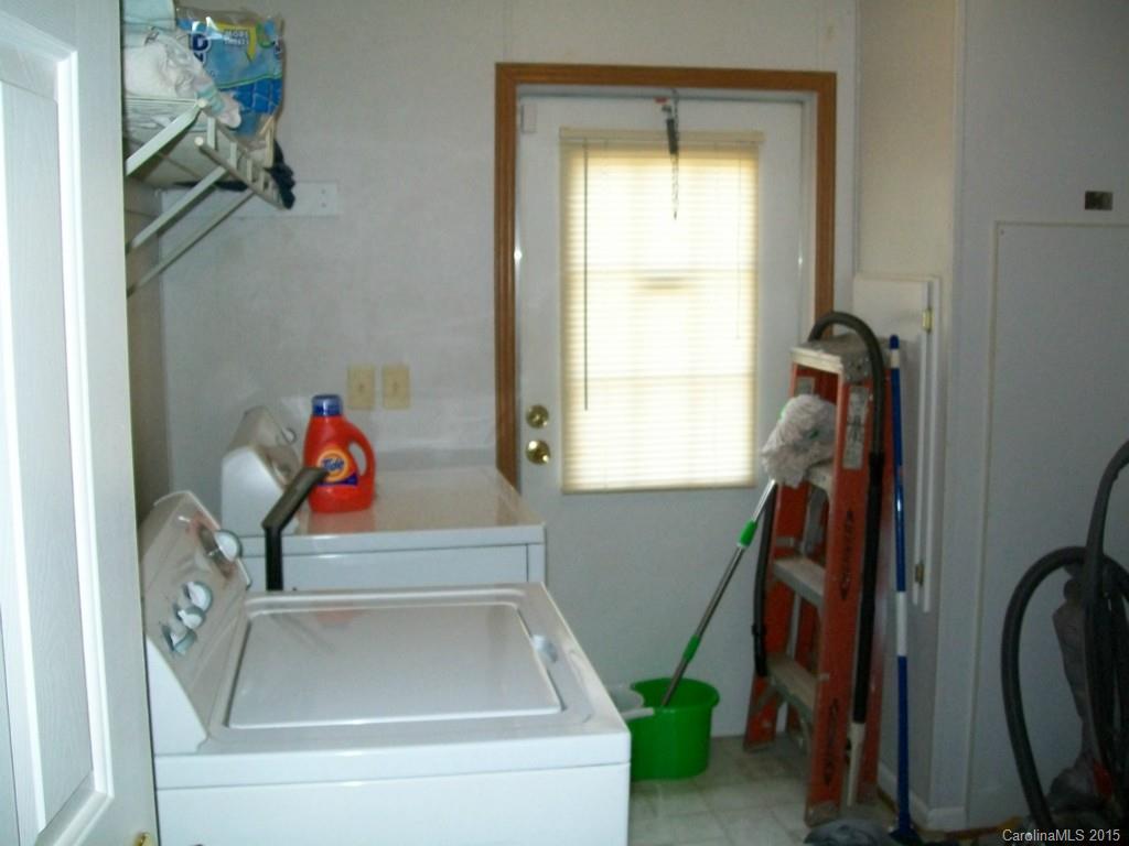 621 Sandifer Road York, SC 29745 - Photo 21 of 22 a bathroom with a tub and a window